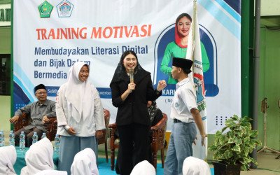 MA Salafiyah Kajen Gelar Pelatihan Literasi Digital Bersama Karina Moudy