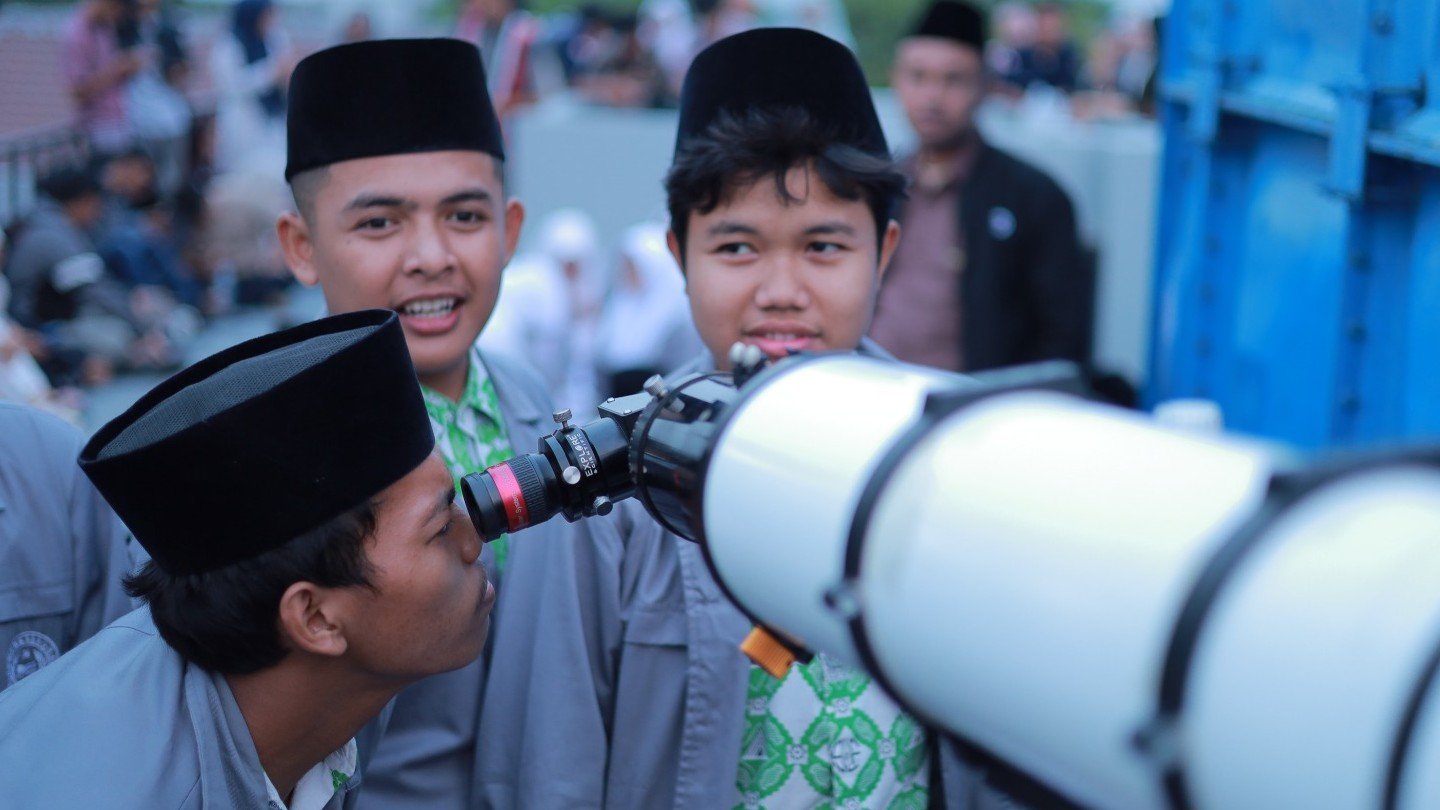 Perdalam Ilmu Falak, Siswa MA Salafiyah Kajen Praktik Rukyat Hilal di UIN Walisongo