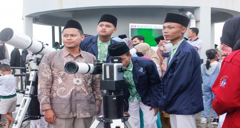 MA Salafiyah Kajen Pati Gelar Praktik Rukyat Hilal