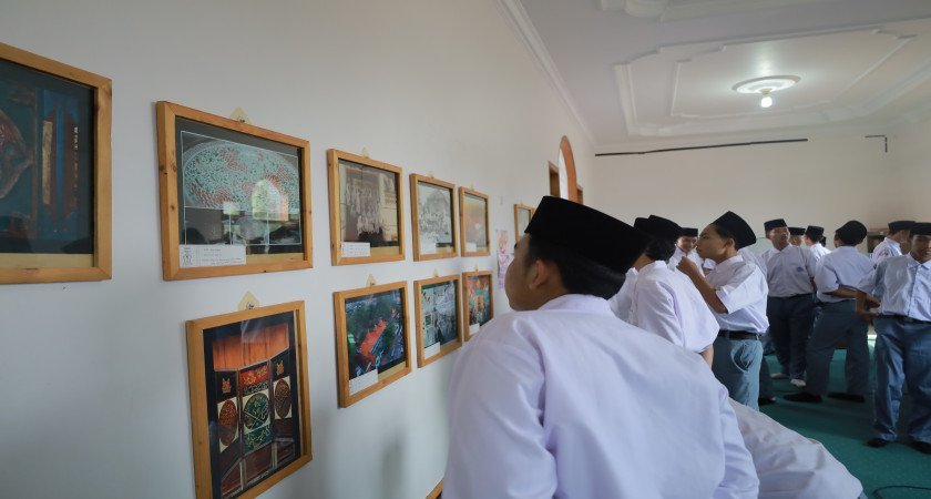 Siswa MA Salafiyah Kajen Telusuri Jejak Sejarah Islam melalui Outing Class
